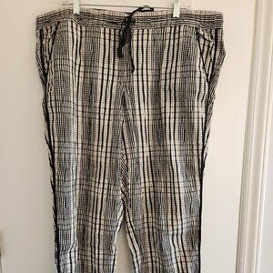 Black and tan plaid drawstring, cropped pants in size XL